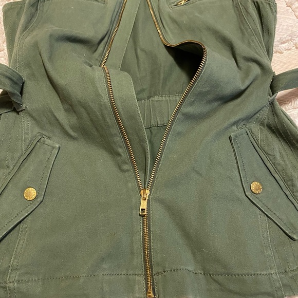 Women’s Guess army green vest. Size medium. - Picture 5 of 8